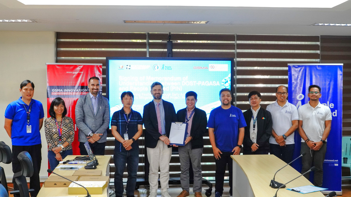 People in Need, DOST-PAGASA, and GSMA pose after signing the Memorandum of Agreement for the expansion of STREAM-EWS.